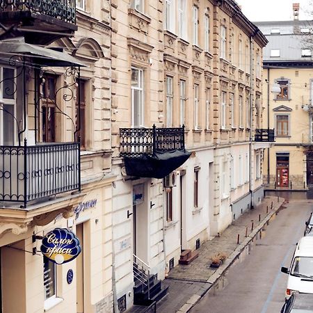 Apartments Near Potocki Palace ลวีฟ ภายนอก รูปภาพ