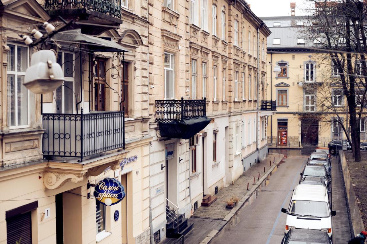 Apartments Near Potocki Palace ลวีฟ ภายนอก รูปภาพ